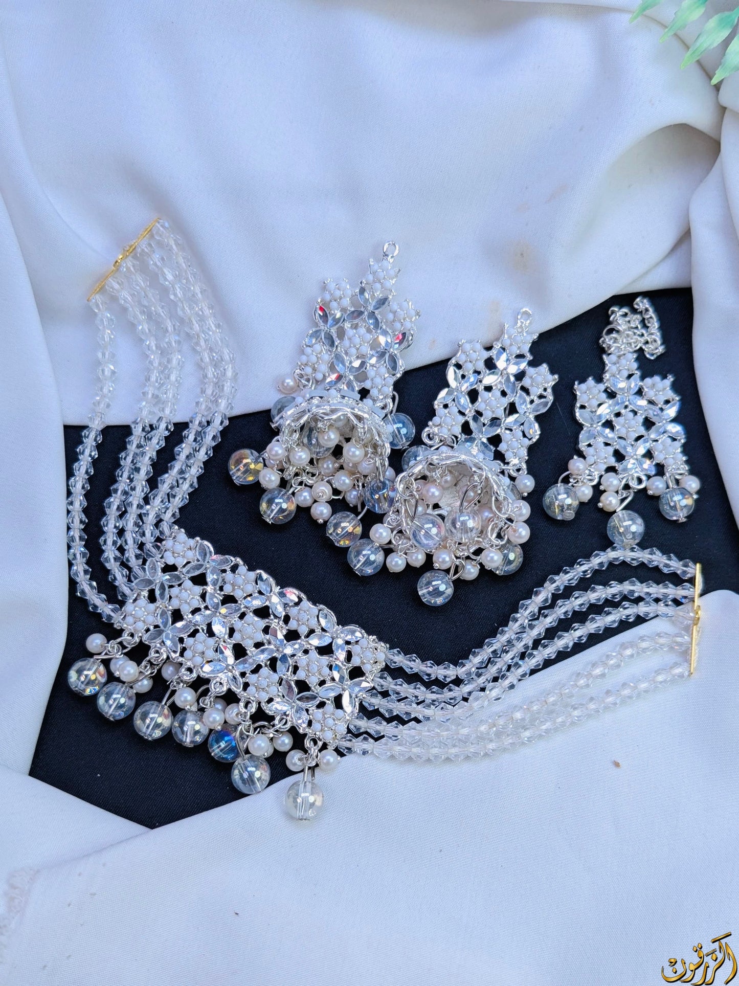 White Beaded Floral Choker Set – Silver Finish