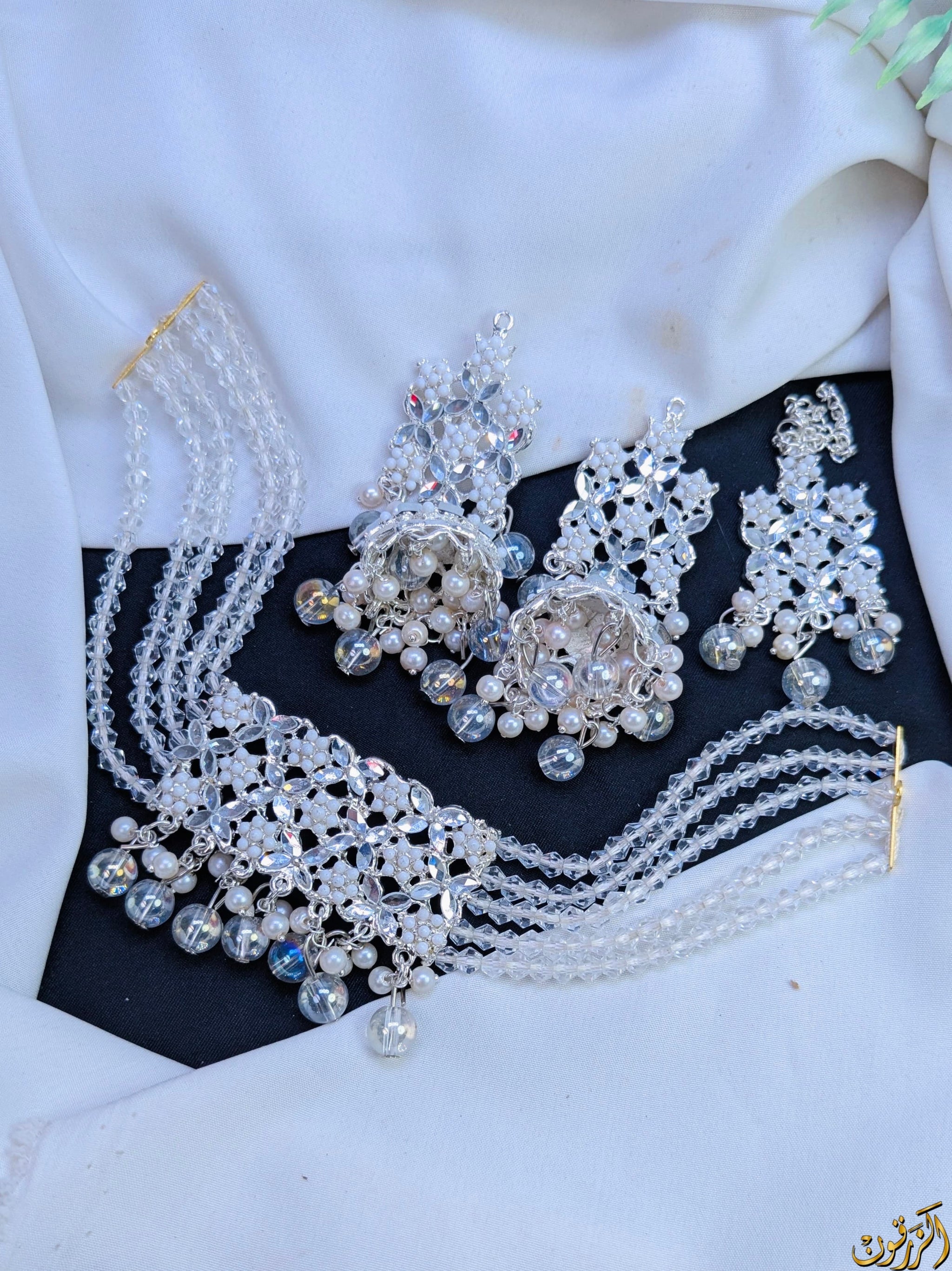 White Beaded Floral Choker Set – Silver Finish