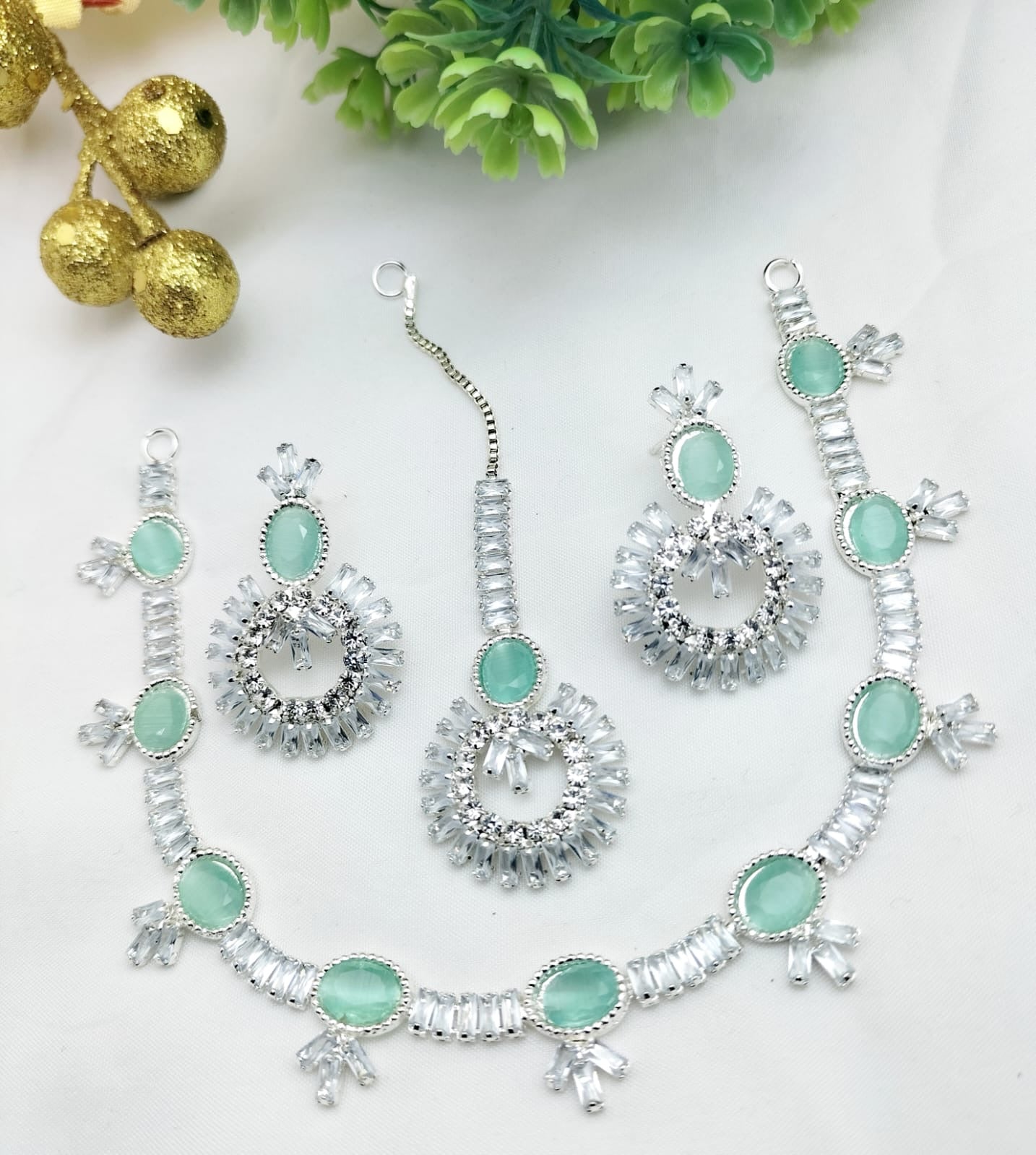 Zarcon necklace set with earrings and tika