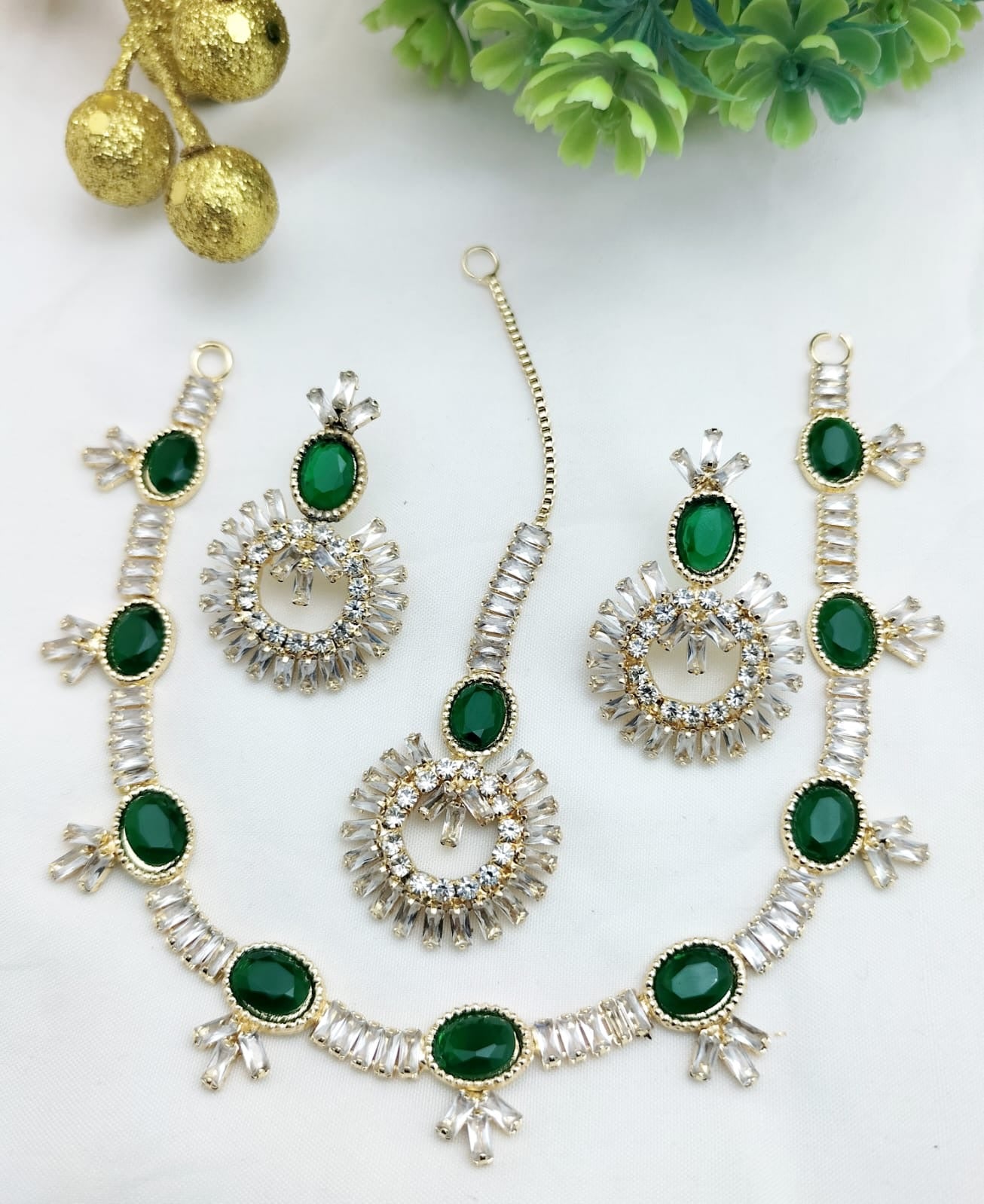 Zarcon necklace set with earrings and tika