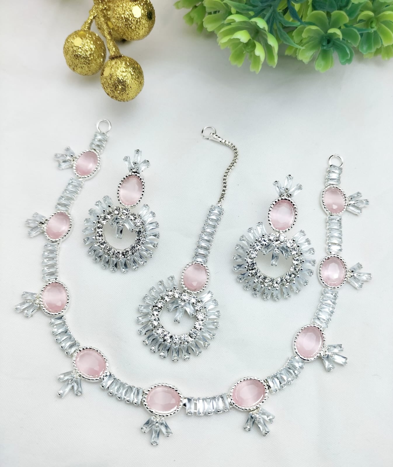 Zarcon necklace set with earrings and tika