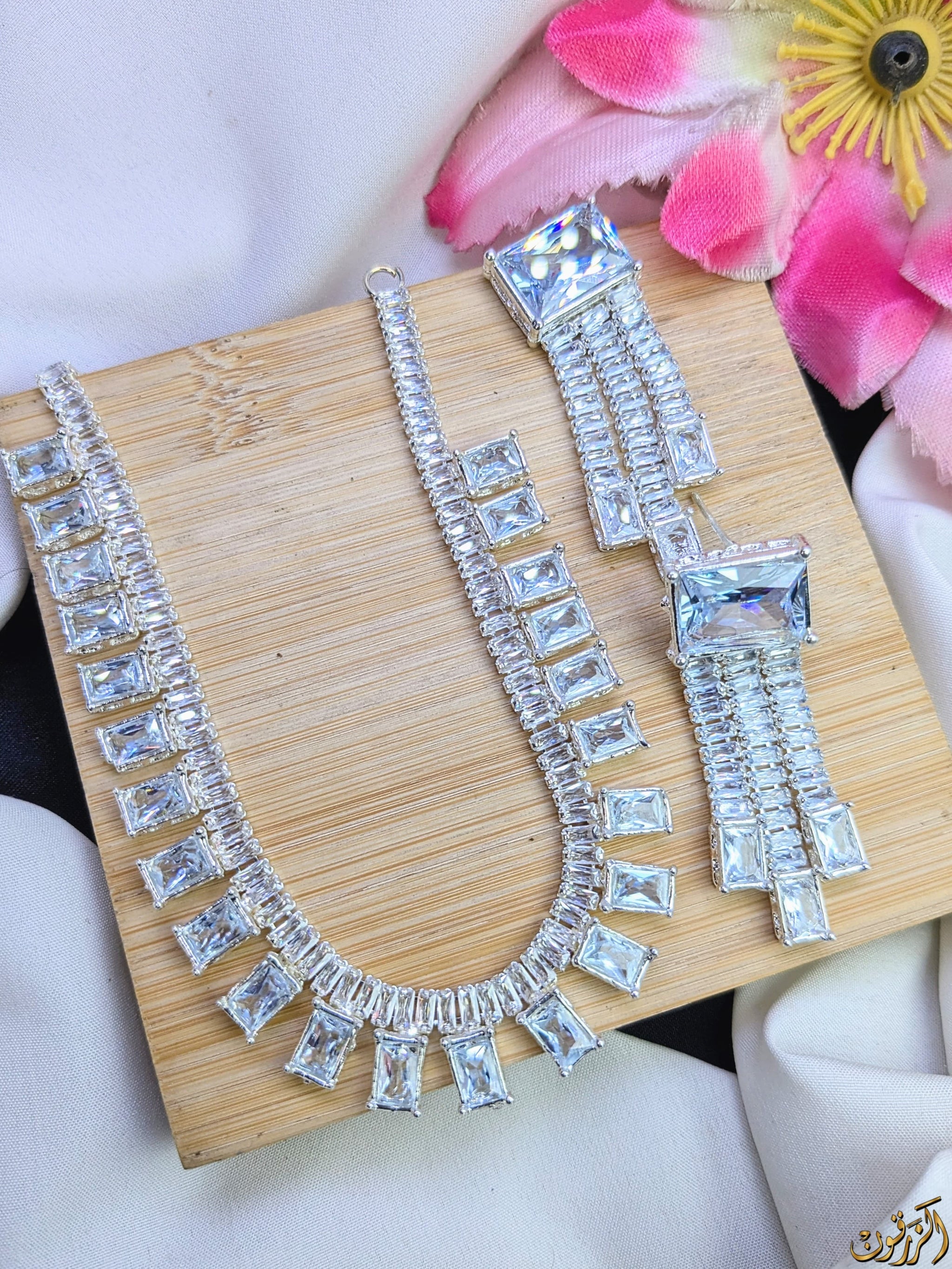 Clear Zircon Necklace Set – Silver Finish