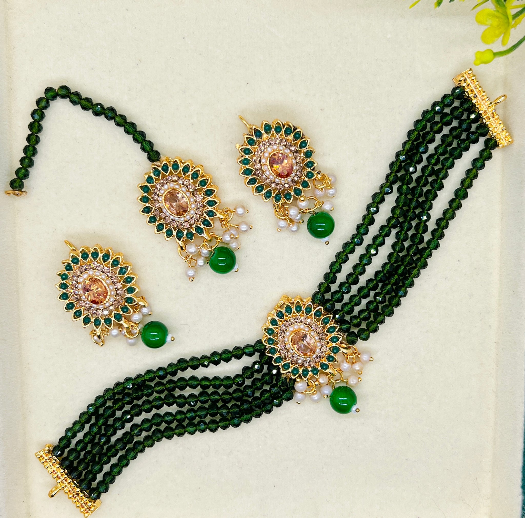 Green Beaded Choker Set – Peach Accent