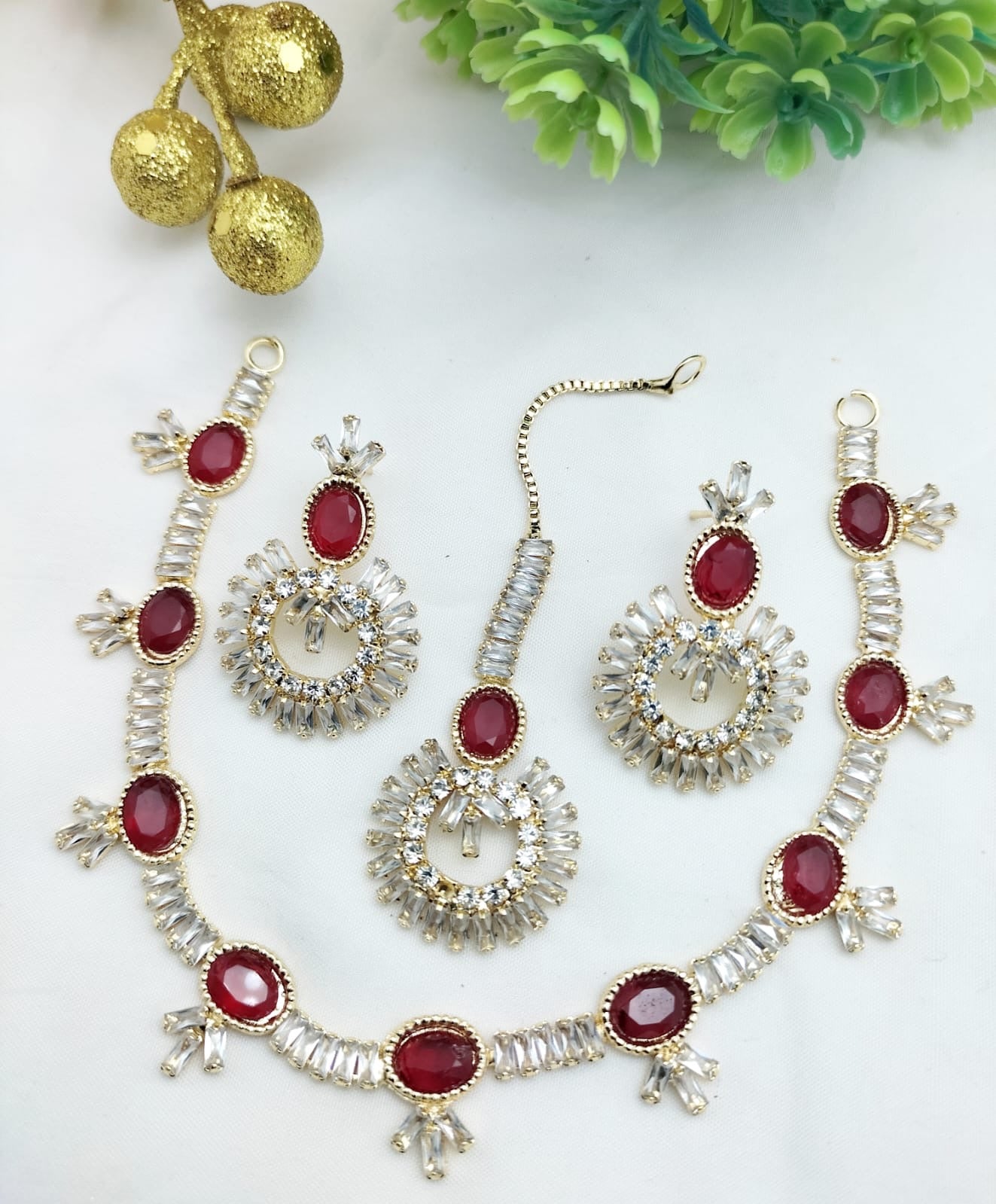 Zarcon necklace set with earrings and tika