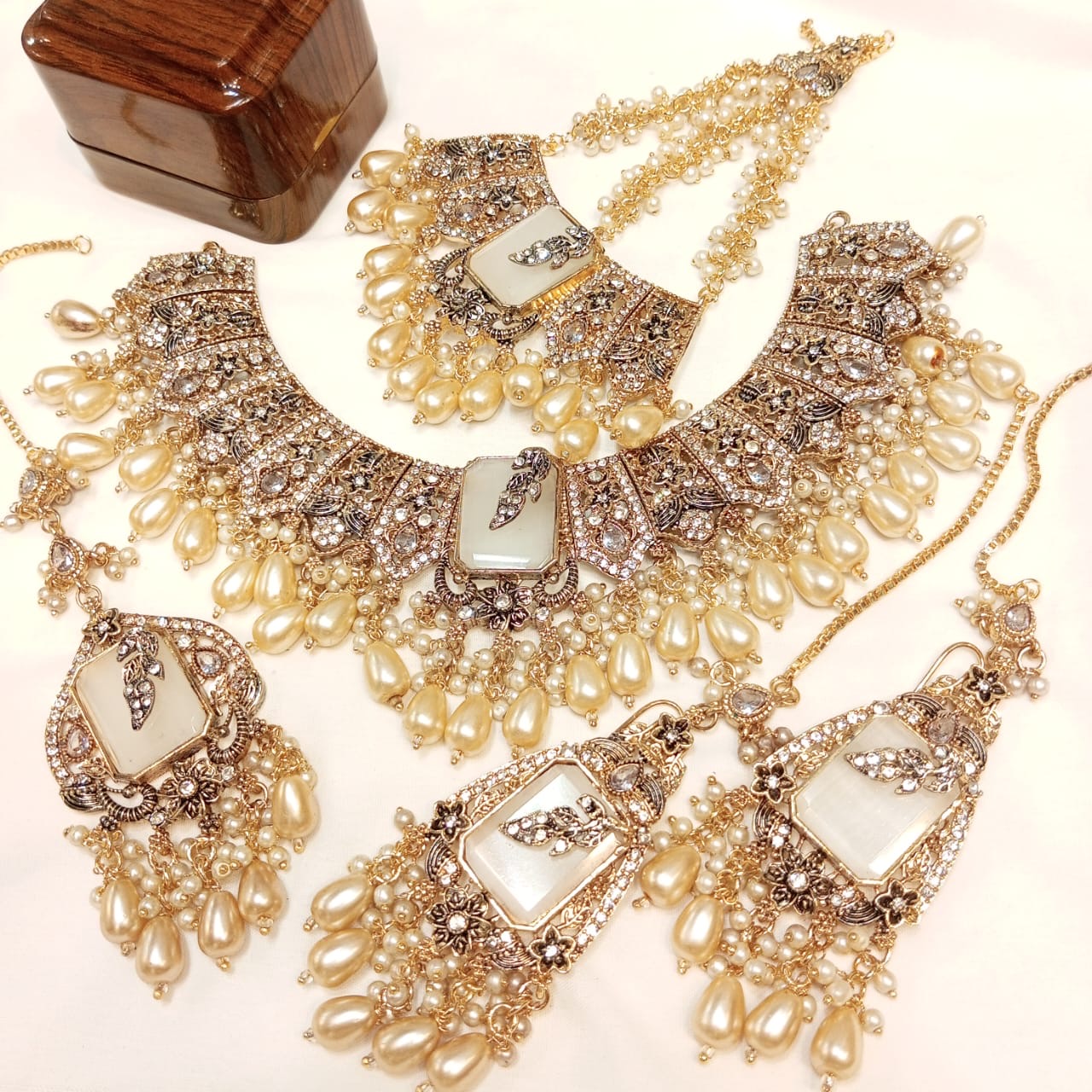 Turkish bridal jewelry set with pearl drops and gold paisley motifs
