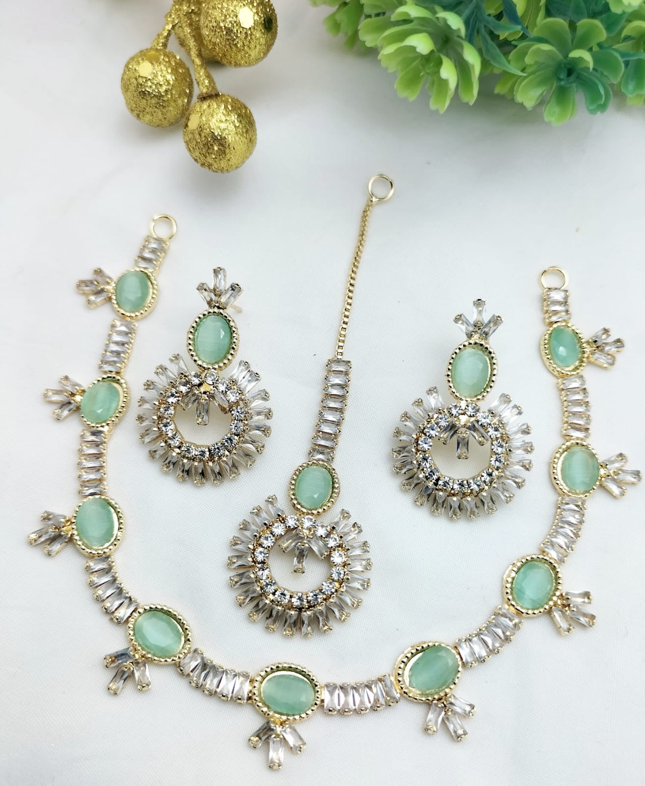 Zarcon necklace set with earrings and tika