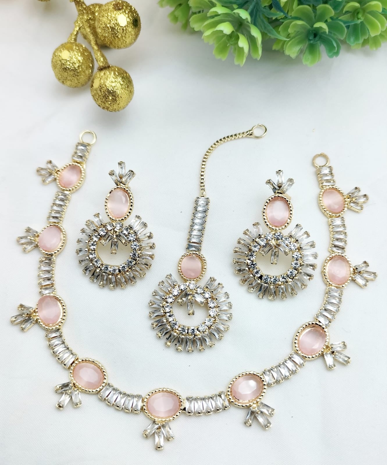 Zarcon necklace set with earrings and tika