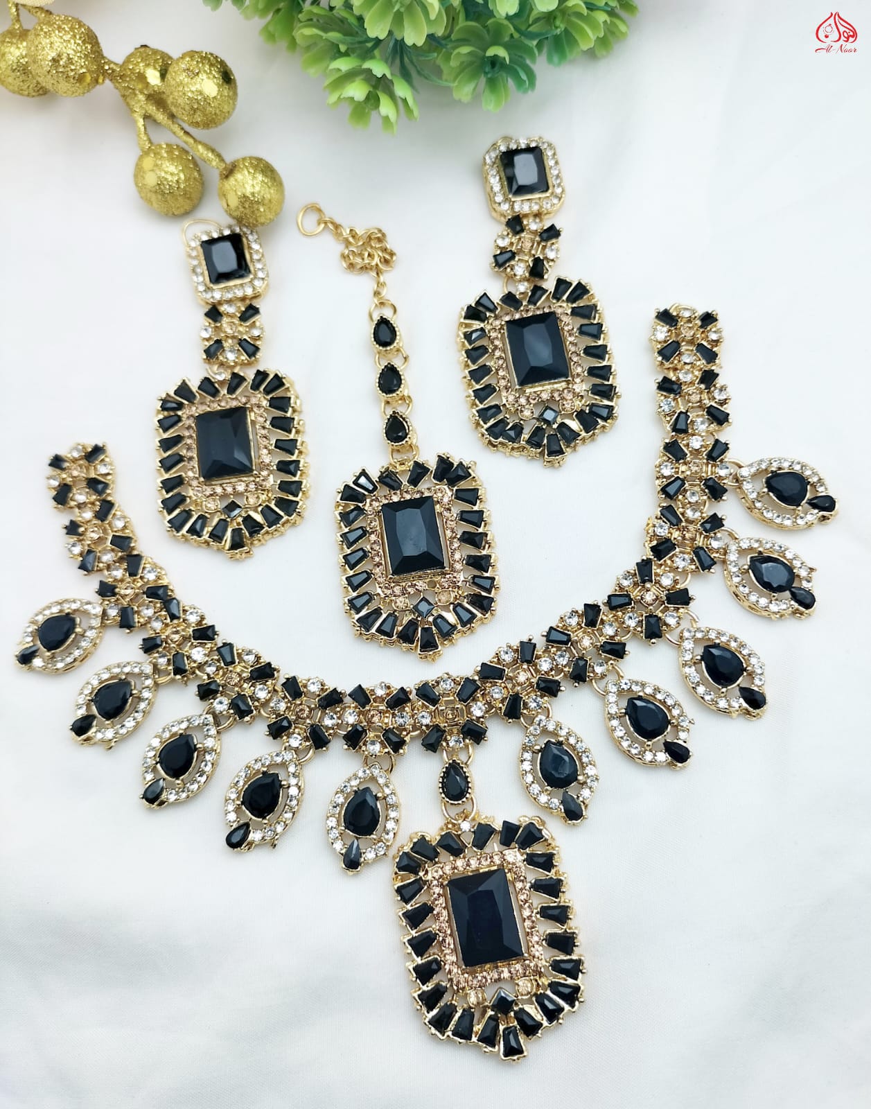 Elegant Black Zarcon Set